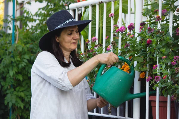 Mujer Jardinero Años — Foto de Stock