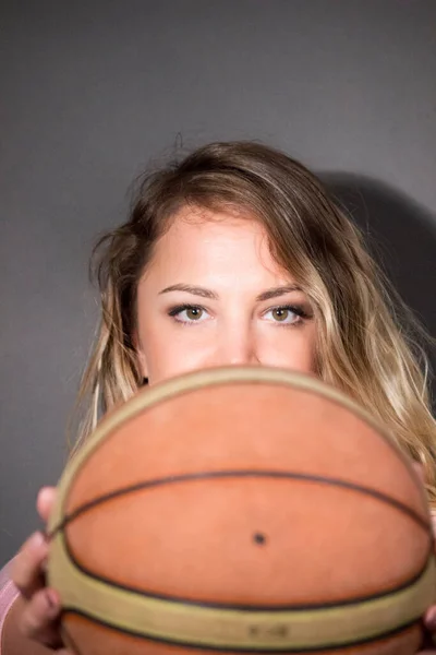 Retrato Chica Baloncesto Jugador — Foto de Stock