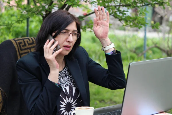 İş yerindeki sorun akıllı telefon araması.