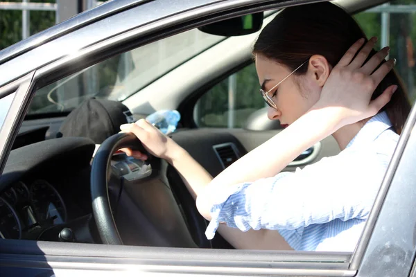 Motorista Mulher Jovem Cansado — Fotografia de Stock