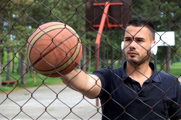 若い男バスケットボール選手 — ストック写真