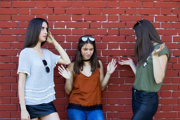 Meninas Adolescentes Lutar Problemas — Fotografia de Stock