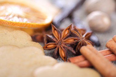 Noel natürmort anason ve tarçın ile