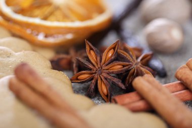  Noel natürmort anason ve tarçın ile