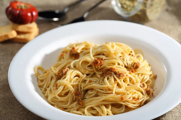 Makarna ve pesto sos — Stok fotoğraf