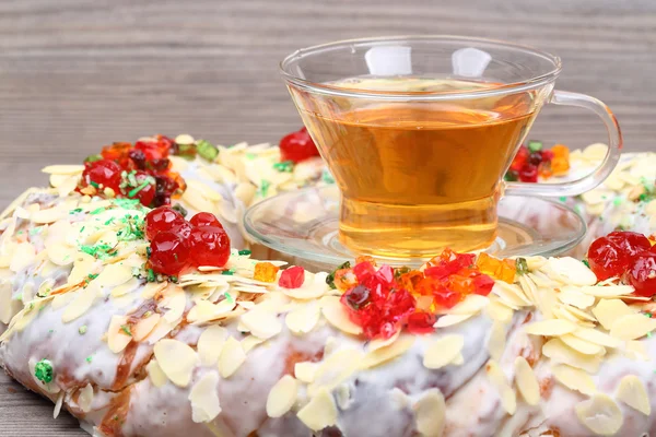 Farbiges Gelee auf einer Brezel — Stockfoto