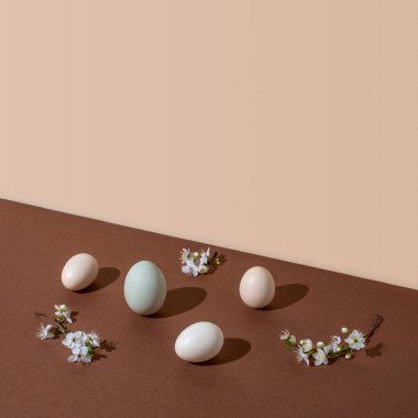 Renkli pastel yumurtalar ve koyu gölgeli kahverengi bir yüzey üzerinde bahar ağacı çiçekleri olan 2021 Paskalya yerleşimi. Asgari yaratıcı tatil fikri. 