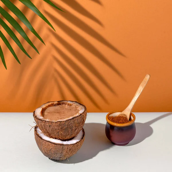 Bebida Cacau Derramada Xícara Coco Natural Com Açúcar Coco Marrom — Fotografia de Stock
