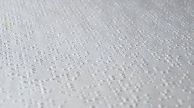 Braille Alfabesi Yazdırılmış Kağıt Döndürme Tam Ekran Düşük Alan Derinliği Dof bokeh