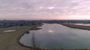 Gölden göle üstgeçit.