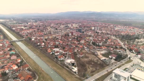 Légi Drón Lövés Pirotban Szerbiában Piros Tetők Utcák — Stock videók