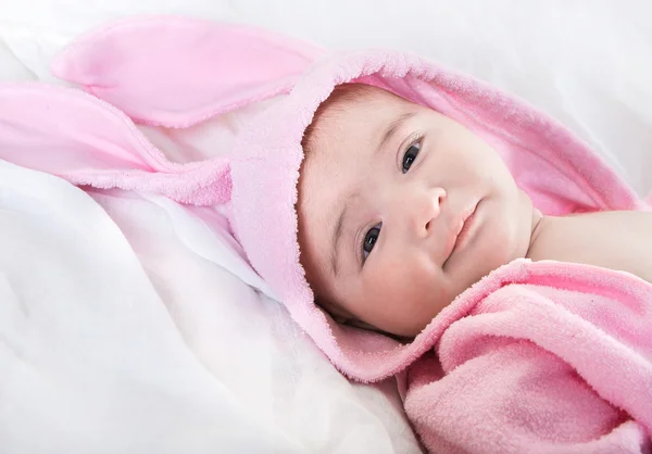 Bébé en costume de lapin — Photo