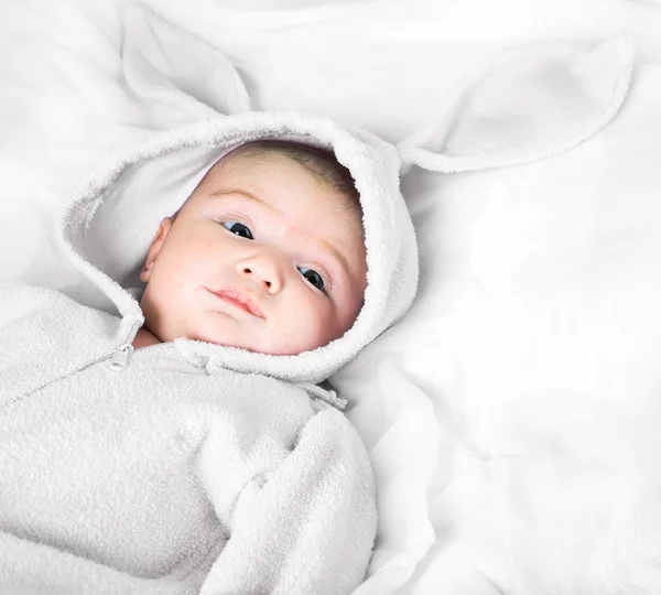 Μωρό στο κοστούμι bunny — Φωτογραφία Αρχείου