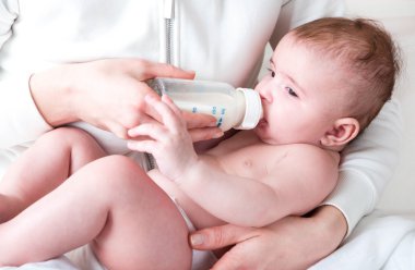 sevimli küçük yenidoğan bebek bezi