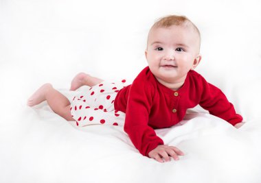 Parlak giysiler içinde çocuk