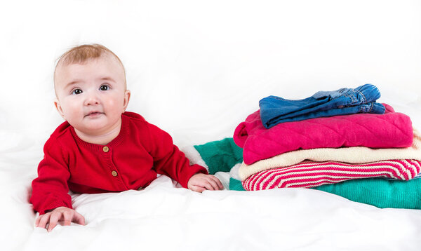 Ребенок в яркой одежде
