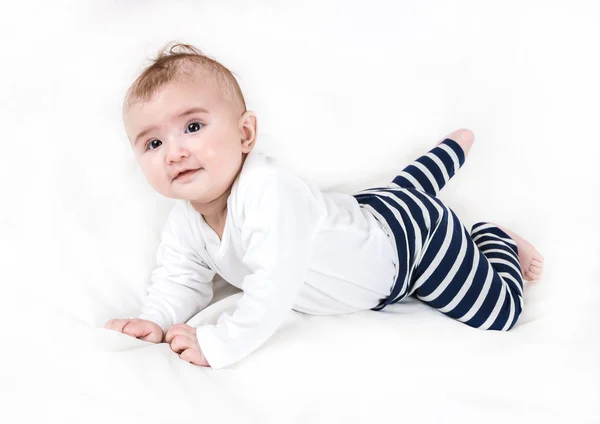Het kind in lichte kleding — Stockfoto