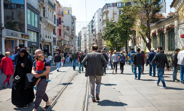 Sokak Istiklal turistlere 