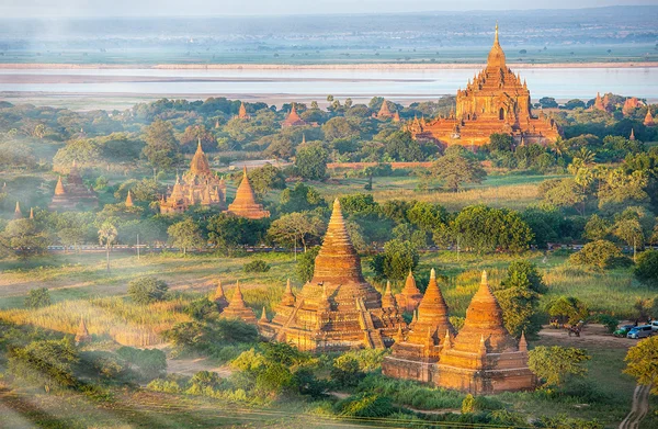 Ancient pagodas in Bagan — Stock Photo, Image