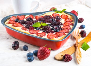 meyve pudingi çilek ile