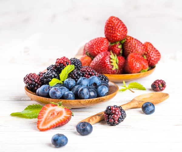 Bunch of wild berries and mint — Stock Photo, Image