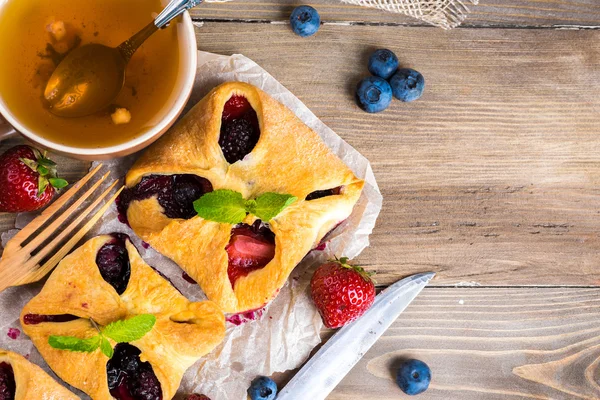 Buah tarts dengan buah berry — Stok Foto