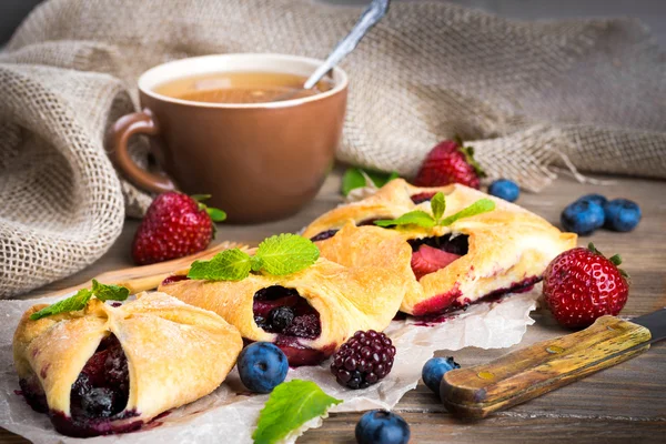 Fruit tarts with berries — Stock Photo, Image