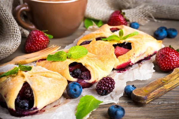 Фруктовий пиріг з ягодами — стокове фото