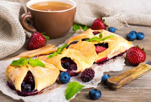 Tortas de fruto com bagas — Fotografia de Stock