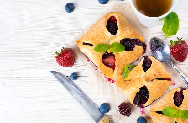 Buah tarts dengan buah berry — Stok Foto