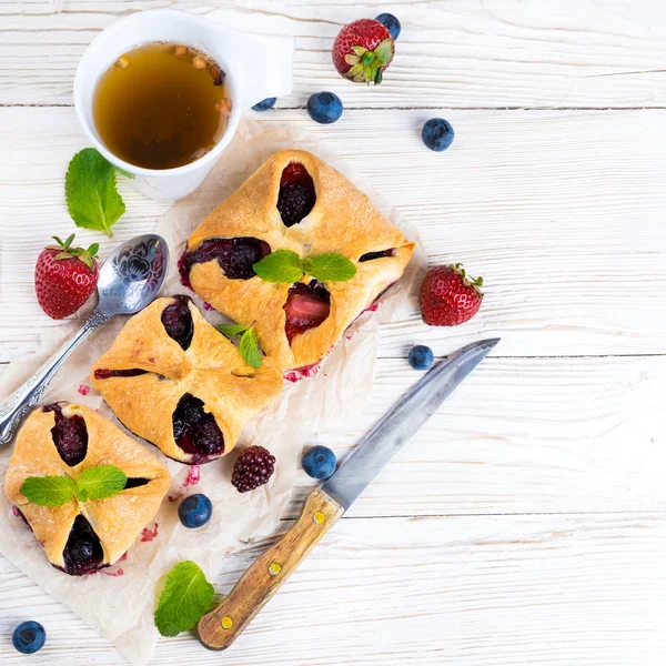 Tortas de fruto com bagas — Fotografia de Stock