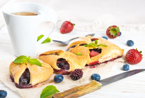 Fruit tarts with berries — Stock Photo, Image