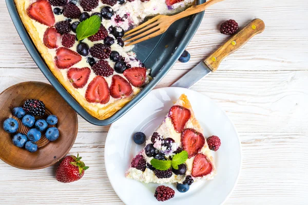 Fruit pudding with berries — Stock Photo, Image