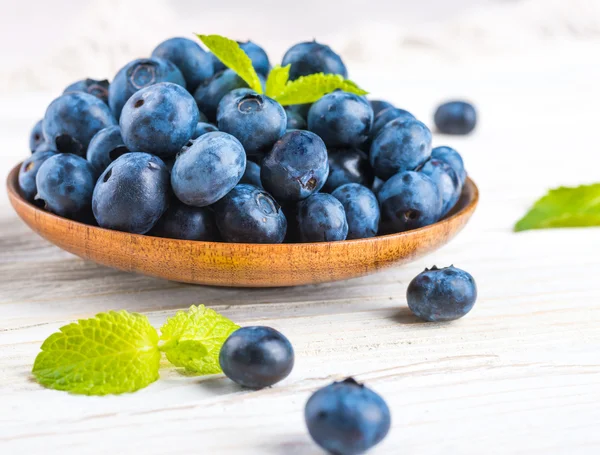 Bunch of wild berries and mint — Stock Photo, Image