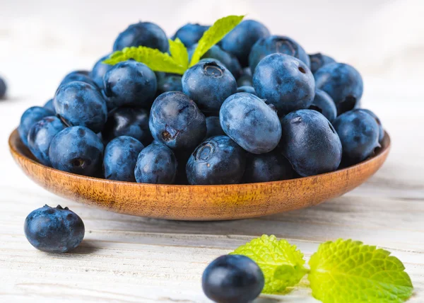 Mazzo di frutti di bosco e menta — Foto Stock