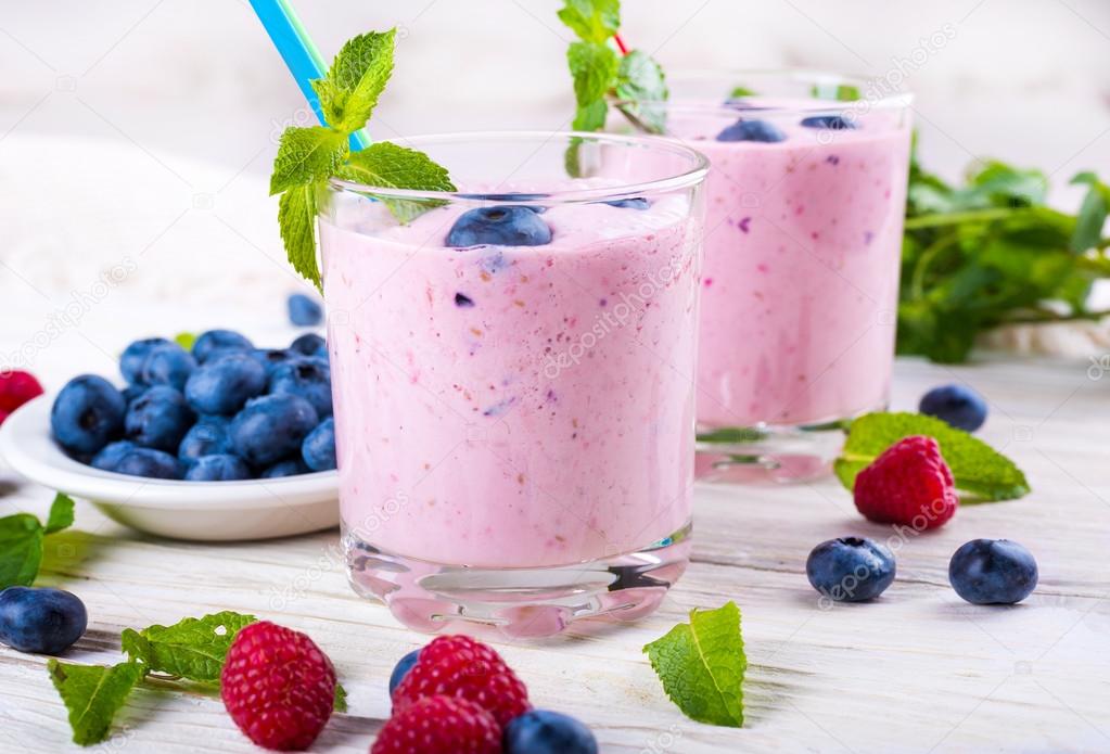 Milkshake with berries