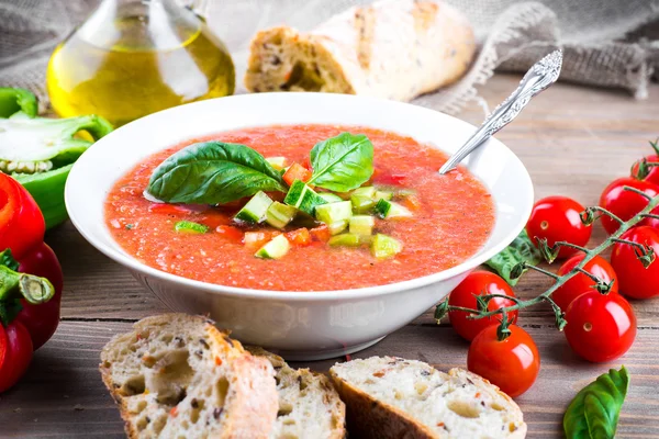 Tomaten-Gazpacho-Suppe lizenzfreie Stockbilder