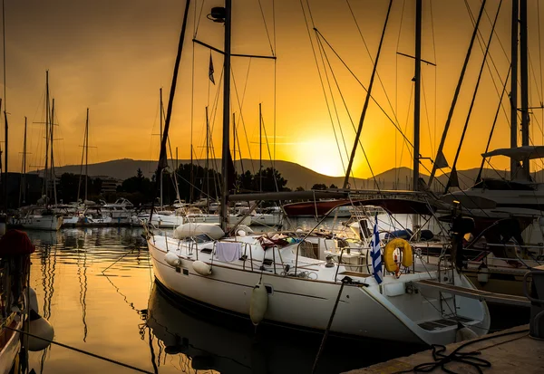 Yachten in der Bucht von Athen — Stockfoto