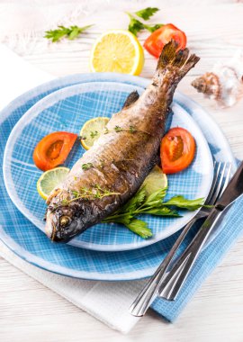 Izgara nehir alabalığı