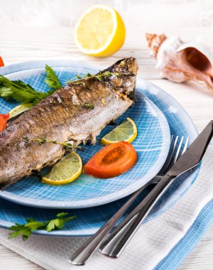 Izgara nehir alabalığı