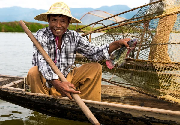 Fisherman catch fish — Stock Photo, Image