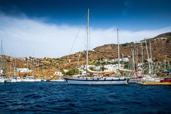 Colorful houses and yachts — Stock Photo, Image