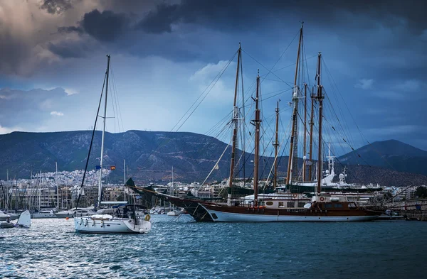 Яхты в Афинском заливе — стоковое фото