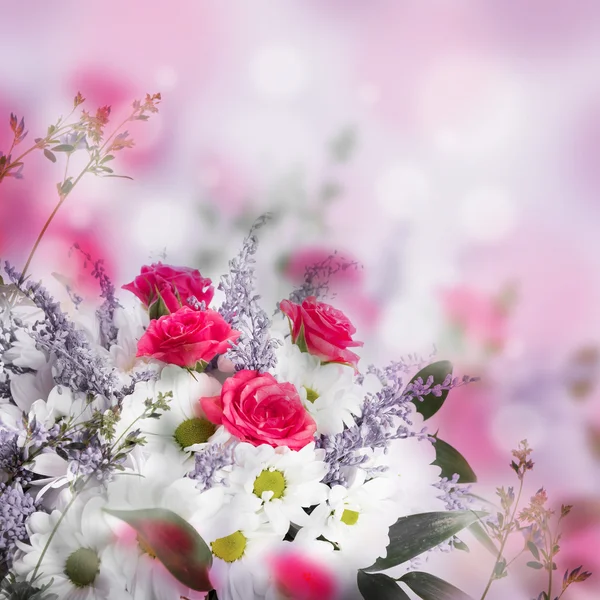 Rosenstrauß und Chrysanthemen — Stockfoto