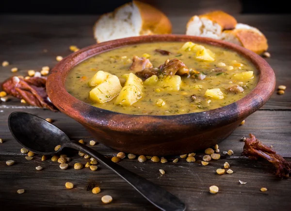 Zuppa di piselli con pollo affumicato — Foto Stock