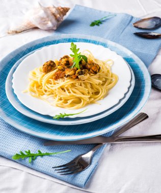 Makarna midye ve roka ile