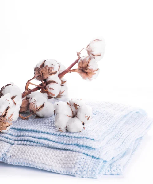 Wattestäbchen und Strickstoff — Stockfoto