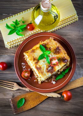 İtalyan lazanya ve parmesan peyniri