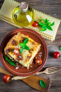 İtalyan lazanya ve parmesan peyniri