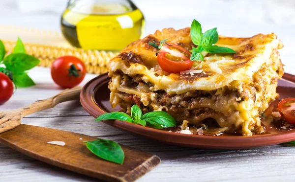 Lasanha italiana e queijo parmesão — Fotografia de Stock